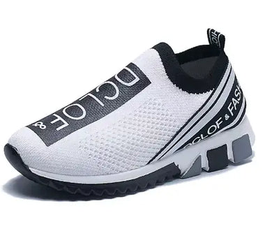 Breathable woven sneakers for couples in black and white with stylish logo, perfect for casual outings and comfort.